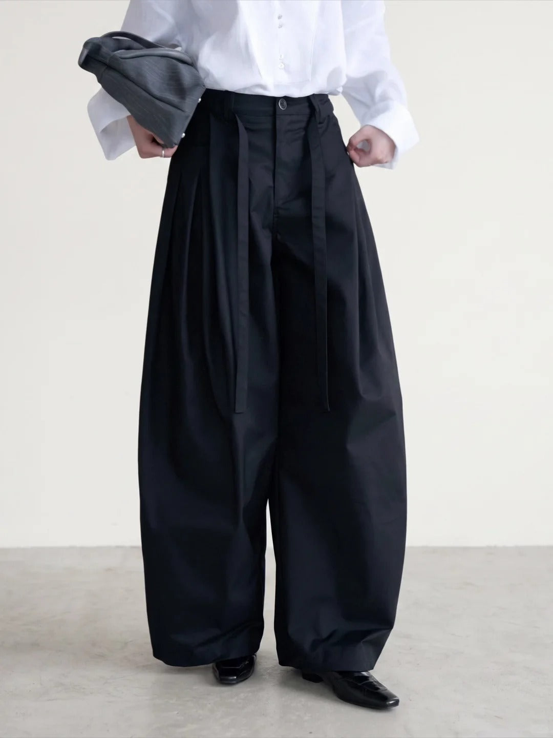 Black high-waisted wide-leg slimming cargo pants