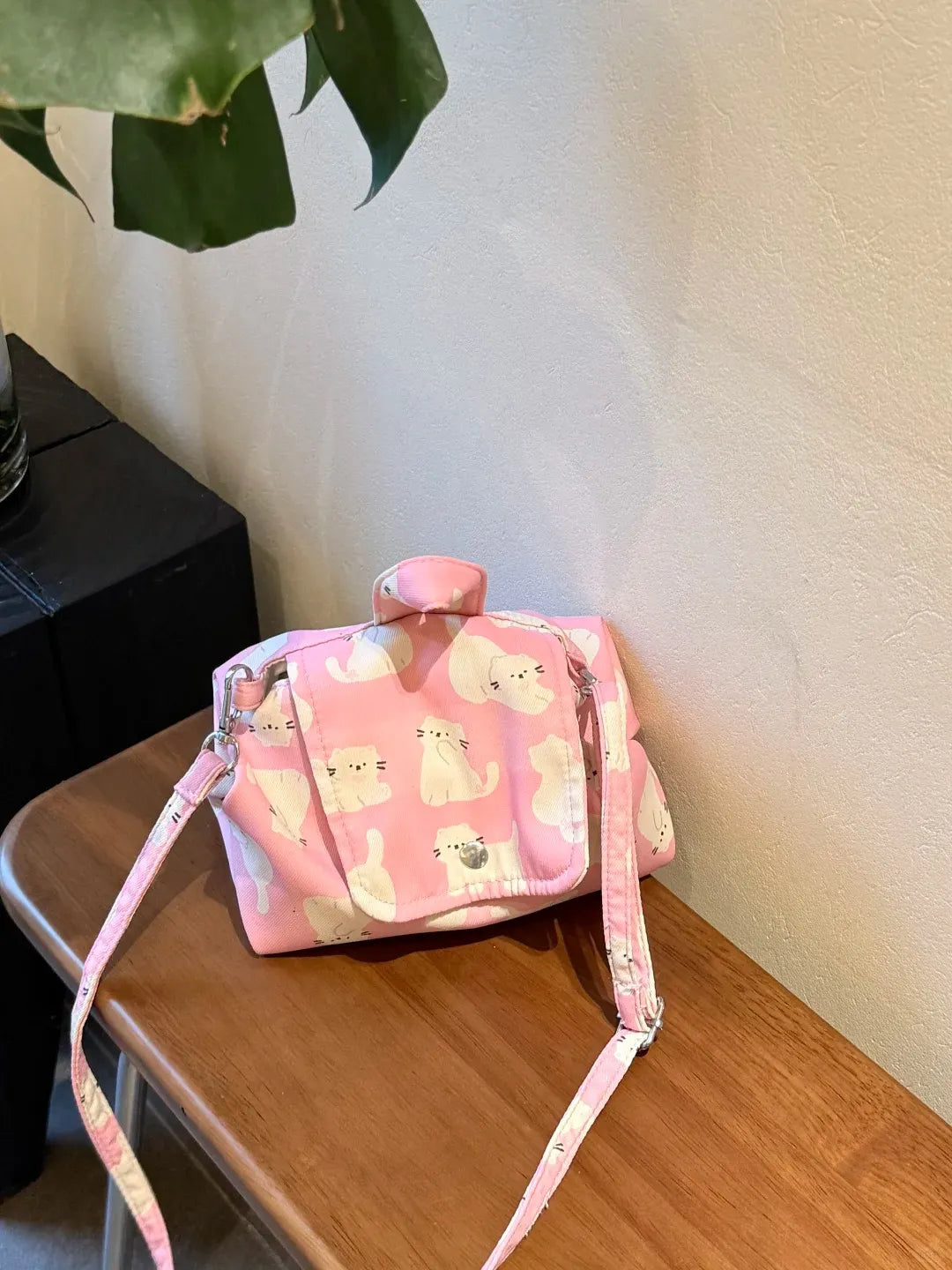 Cute pink cat pattern crossbody bag